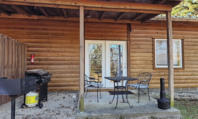 Eureka Springs Apartment | Honey Bear Haven Suite 5