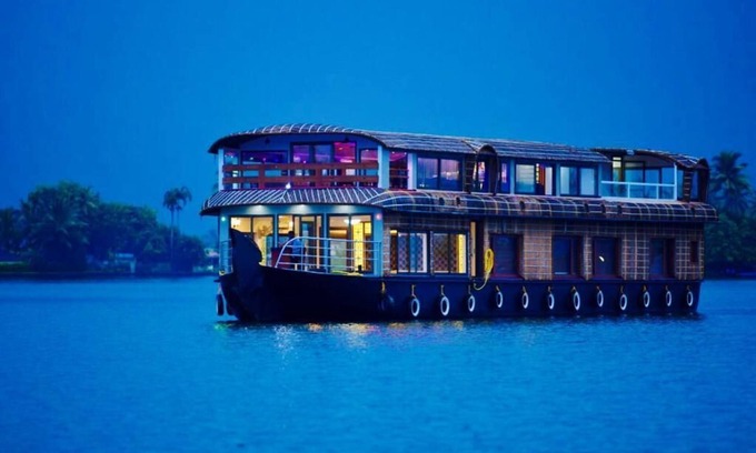 Alappuzha Boat Rental | Honeymoon Boathouse