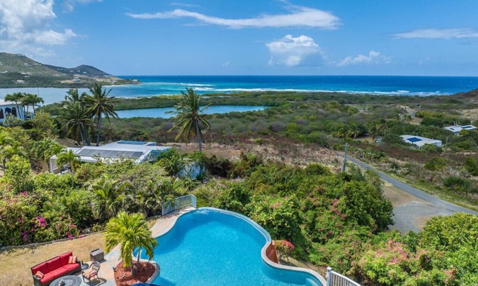 Judith's Fancy House | Hook ’em on Paradise - Luxury Villa