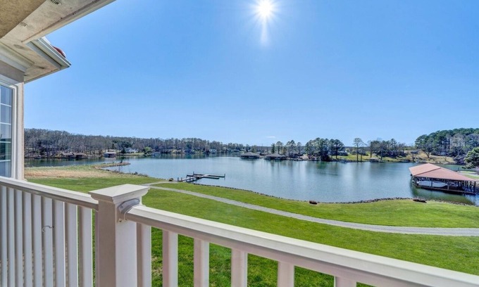 Moneta Villa | "Hook, Wine, and Sinker" Large 5-bed lakefront villa-pool, hot tub, and courts