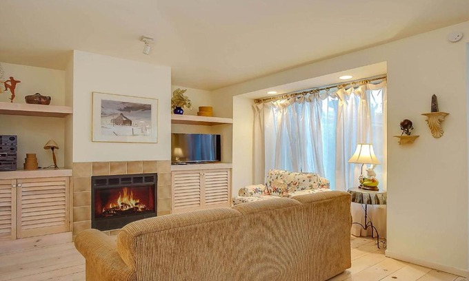 Saugatuck Apartment | Hoopdee Scootee Suite