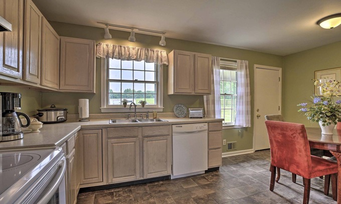 Lexington House | Horse Country House, 6 Mi to KY Horse Park!