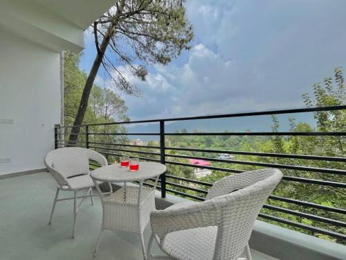 Dharampur Apartment | host jatin kasauli crest 7o1827o7o3