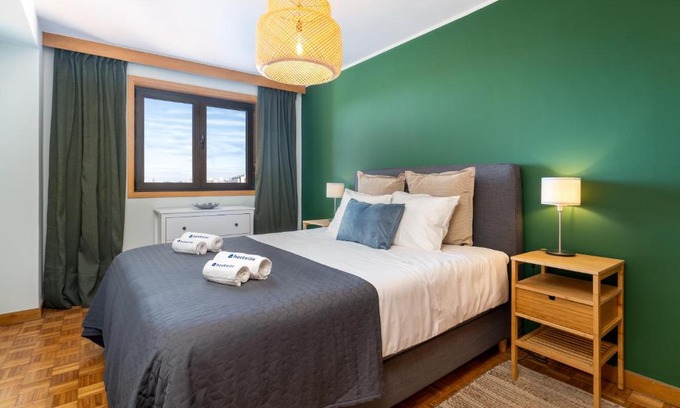 Vila Nova de Gaia Apartment | Host Wise - Fantastic Peaceful Flat in Gaia