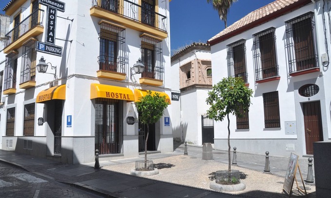 La Catedral Hostel | Hostal Almanzor