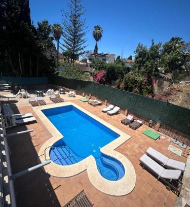 Miraflores del Palo House | Hostal Apartamentos Playa del Palo