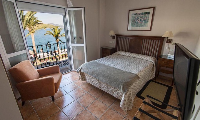 Nerja City Centre House | Hostal Marissal by Dorobe