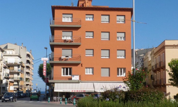 Sant Feliu de Guixols Hostel | Hostal Zurich