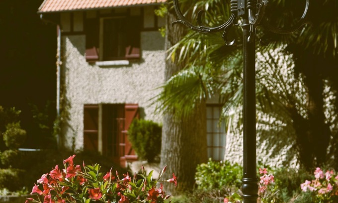 Lamorlaye Hotel | Hostellerie Du Lys - Hôtel & Restaurant