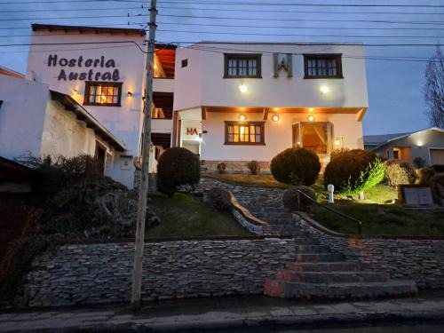 Macrozona Bahia Redonda y Primeros Faldeos Hotel | Hostería Austral