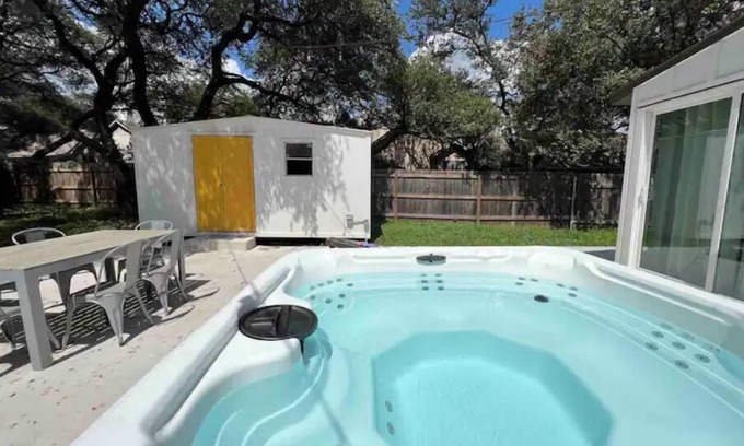 Milwood House | *hot tub Chic Domain 4 BR + foosball |2 homes