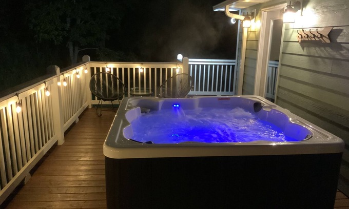 Burnsville Cottage | Hot Tub+Fire Pit, WiFi, Close to AVL+Burnsville! Perfect Location! Easy Access!