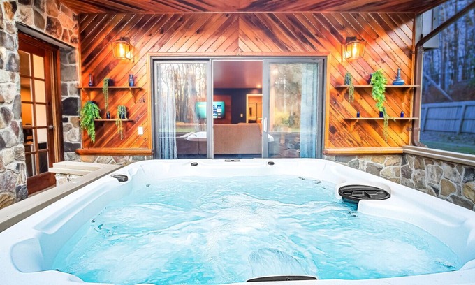 Hawley Cabin | Hot Tub, Firepit, 2-King Bed Suites, Game Room, Coffee Bar, BBQ, WIFI 200 +mbps