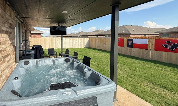 Lubbock House | Hot Tub & Game Room: 'Raider Resort' in Lubbock