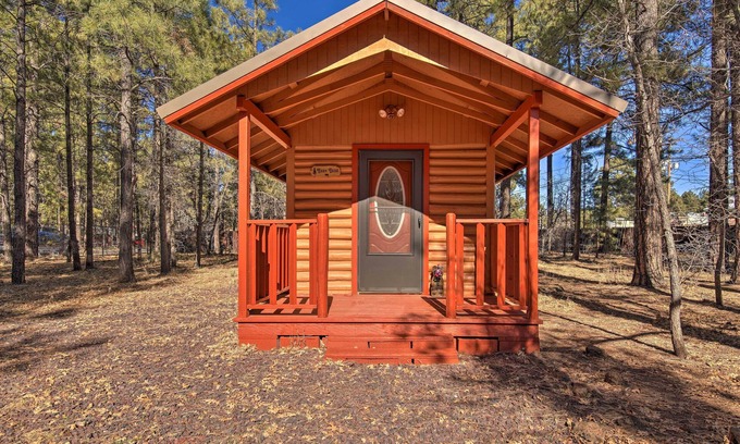 Pinetop Cottage | Hot Tub Hideaway in Pinetop: Bring Your Pet!