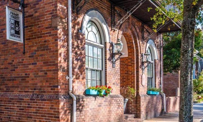 Wilmington Historic District Hotel | Hotel ∙ 4 guests