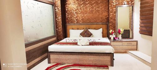 Varanasi Hotel | Hotel Aadesh Palace