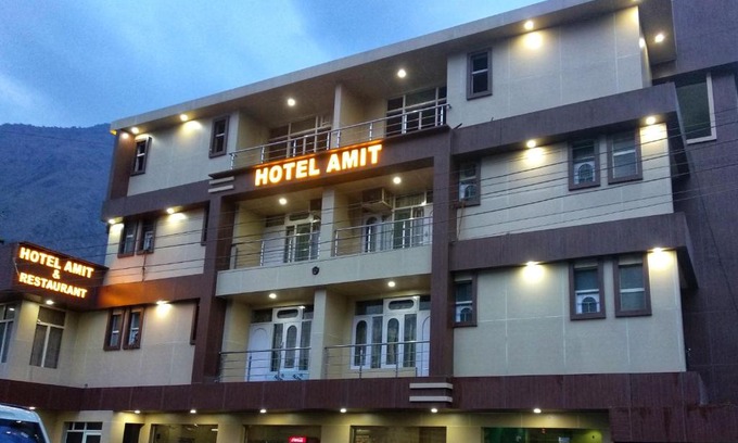 Bajaura Hotel | Hotel Amit - 5 Mins Drive to Airport