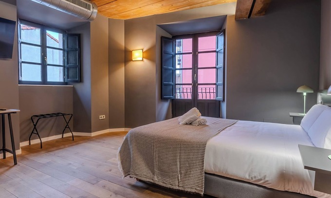Old Town Hotel | Hotel Barrio Húmedo by gaiarooms