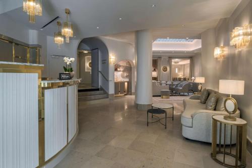 Quinze-Vingts Hotel | Hotel Camille Paris Tapestry Collection by Hilton