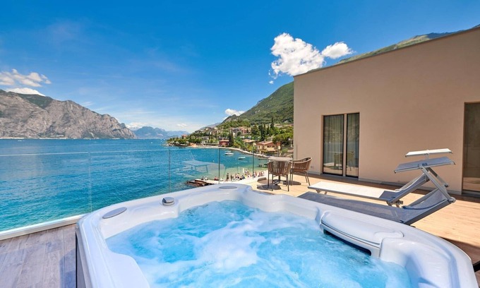 Malcesine Old Town Hotel | Hotel Castello Lake Front
