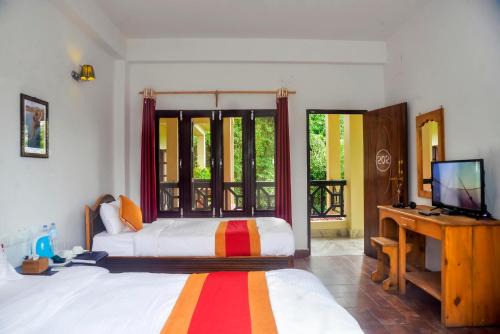 Sauraha Hotel | Hotel Chitwan Park Village