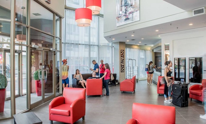 Quartier des Spectacles Hotel | Hotel Chrome Montreal