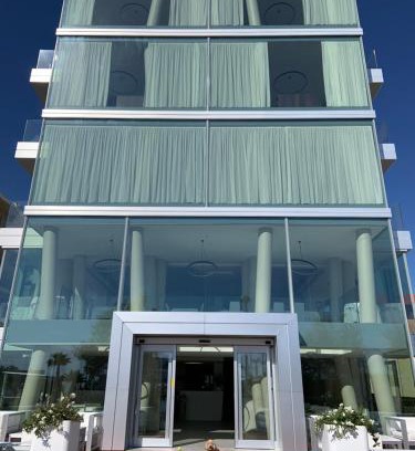 Pinarella Hotel | Hotel Commodore
