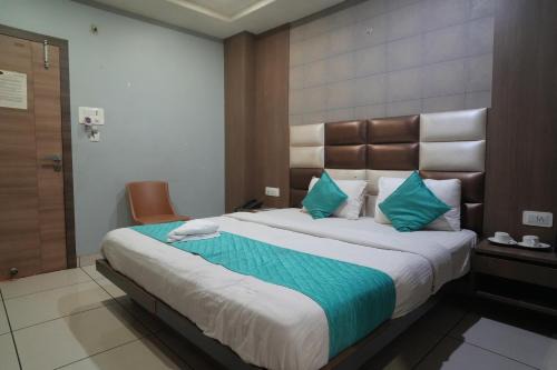 Sualkuchi Hotel | Hotel Galaxy Inn ! 5 Min From Nemcare Hospital !