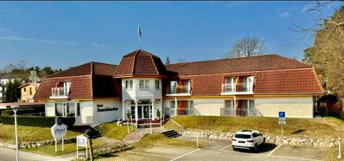 Koelpinsee Hotel | Hotel garni SEESCHLÖSSCHEN