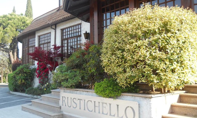 Lonato del Garda Hotel | Hotel Il Rustichello