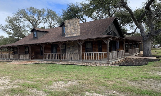 Rockport House | Hotel luxury in a Log Cabin