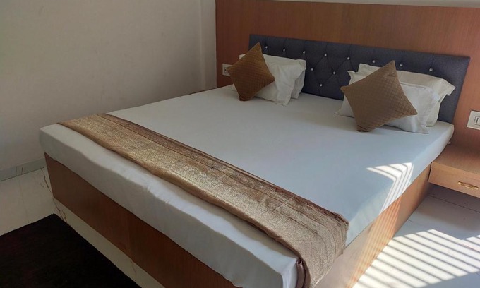 Ujjain Hotel | Hotel Mahadev Paradise