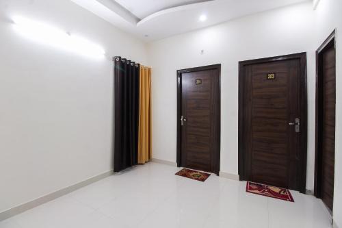 Vrindavan Hotel | Hotel O Krishna Cottage