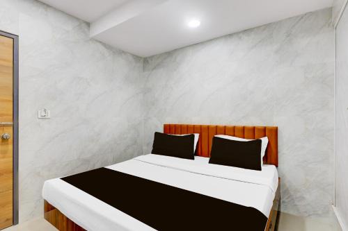 Surat Hotel | Hotel O Lotus