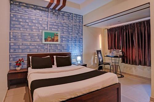 Ahmedabad City Centre Hotel | Hotel O Poonam Palace