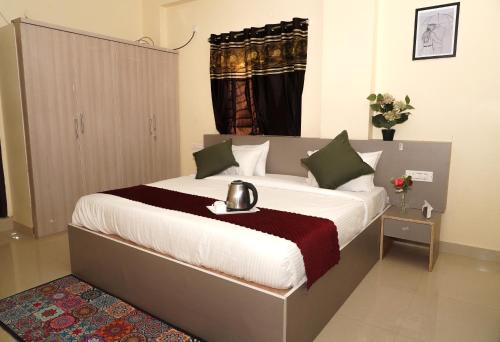 Gachibowli Apartment | HOTEL ROYAL SUITES AND ROOMS Near AIG Hospital Gachibowli