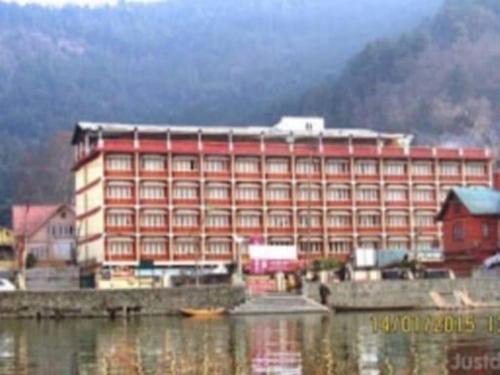 Dal Lake Hotel | Hotel shah abbas