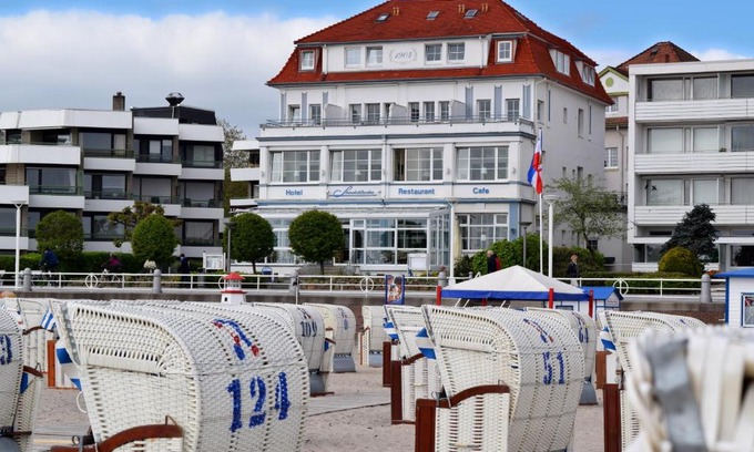 Alt-Travemunde/Ronnau Hotel | Hotel Strandschlösschen