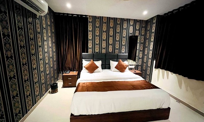 Surat Hotel | HOTEL SUNRISE CAVE