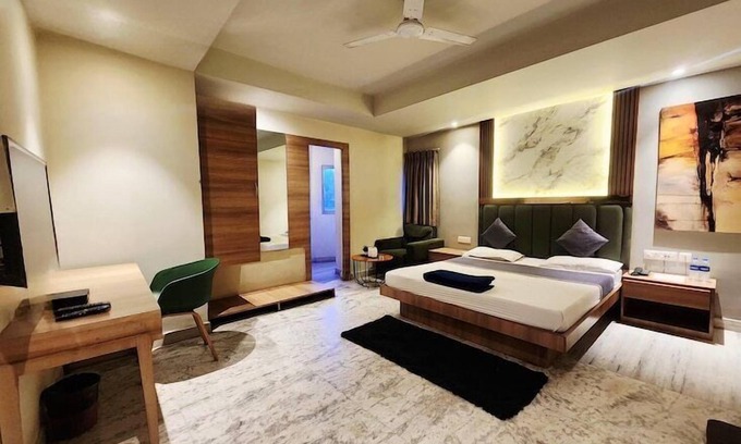Ballygunge Hotel | Hotel The Crest