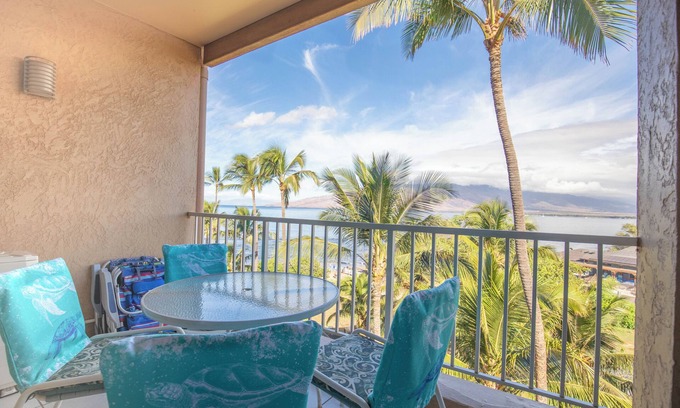 Kihei Condo | Hotel-zoned! Oceanview Penthouse - Menehune Shores 601
