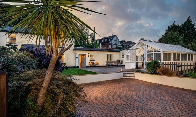 Dawlish House | House ∙ 4 bedrooms ∙ 7 guests