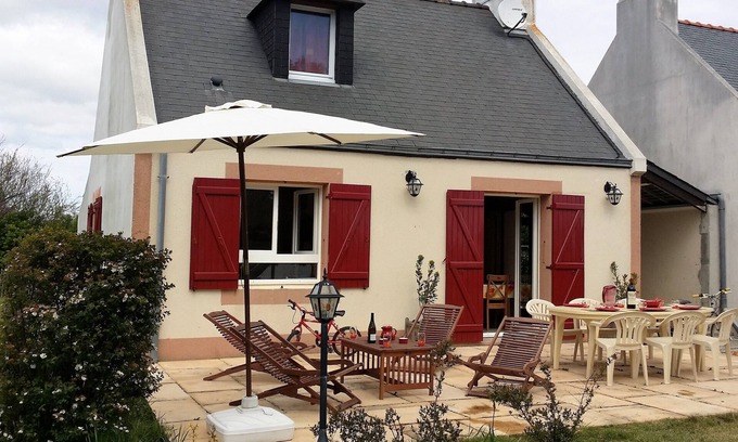 Locmaria House | House 8 people in quiet village with enclosed garden