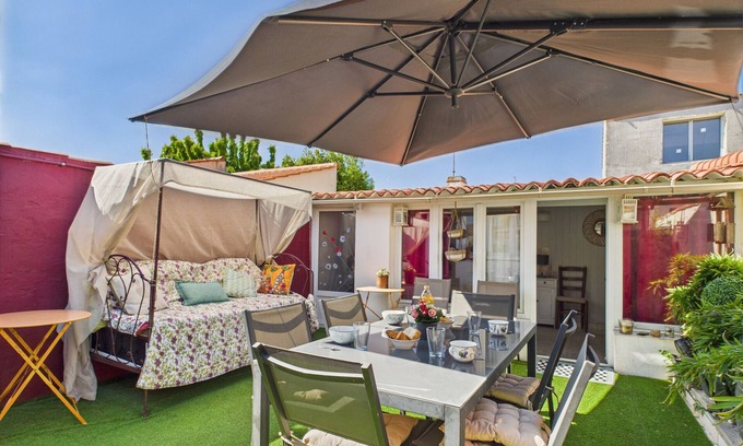 Les Sables d'Olonne Ski Chalet | House for 4 with terrace near the center