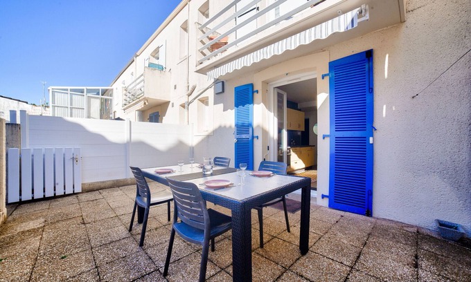 Jard-sur-Mer Ski Chalet | House for 4 in Jard-Sur-Mer