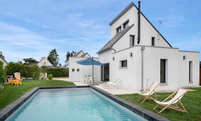 Sarzeau Ski Chalet | House for 6 - Heated pool - 700m from the beach