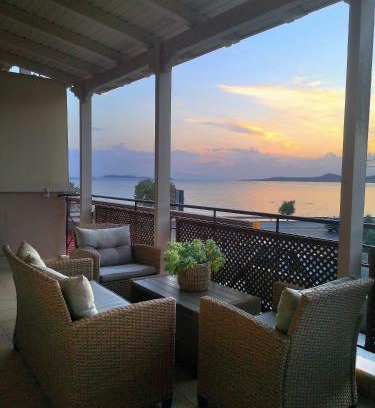 Saronikos Apartment | House in riviera lagonisi