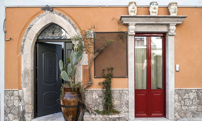 Taormina City Centre House | House in the historical centre of Taormina, Sicily