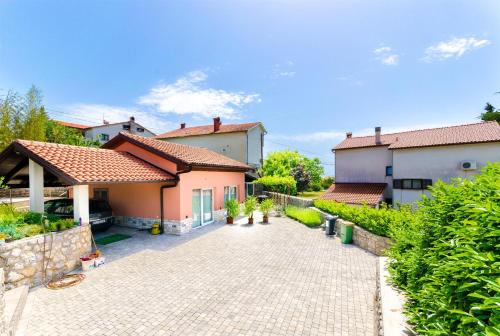 Sarsoni House | House Josip House
